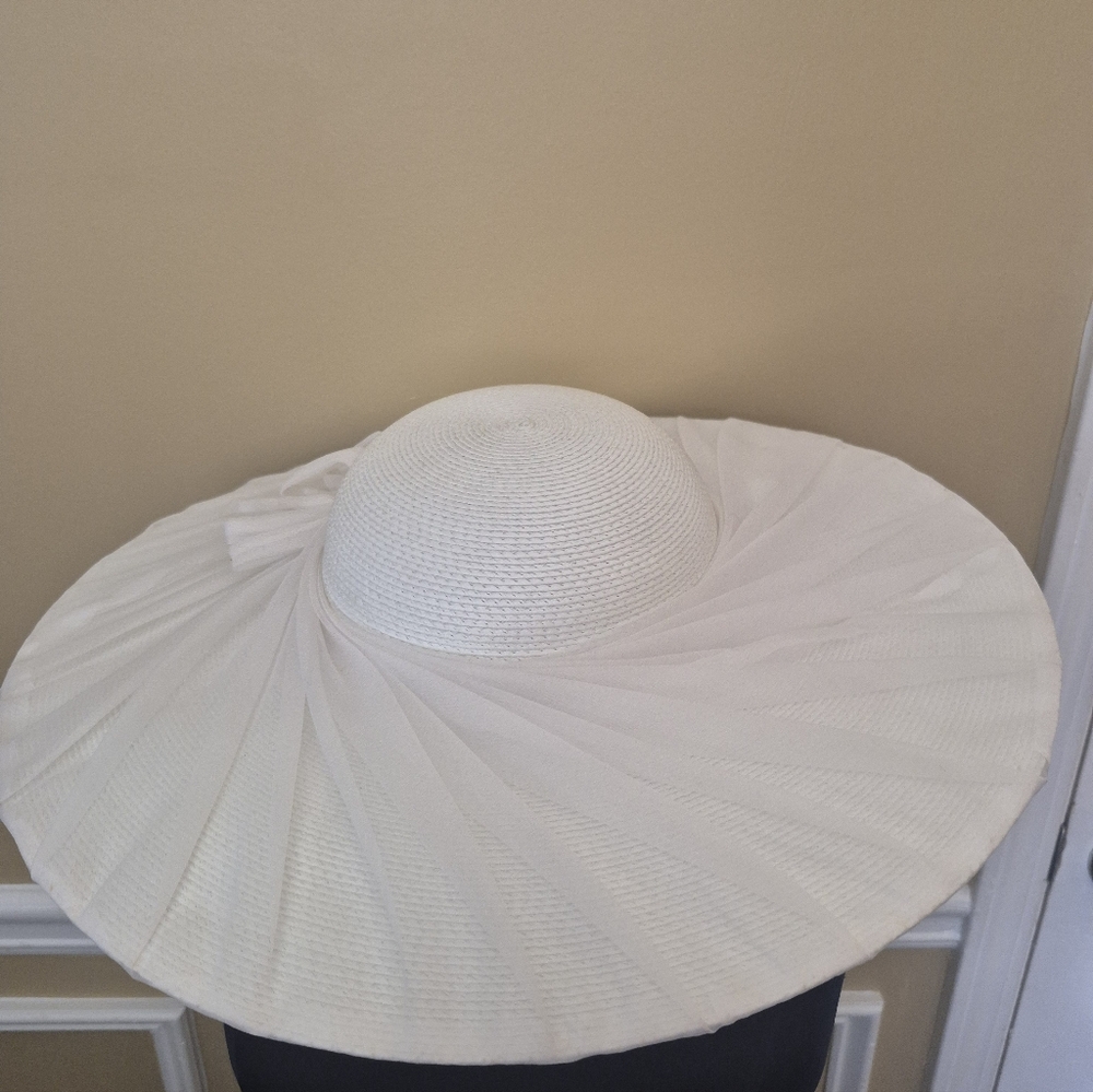 Chic White Sun Hat for Women - Picture 5 of 10
